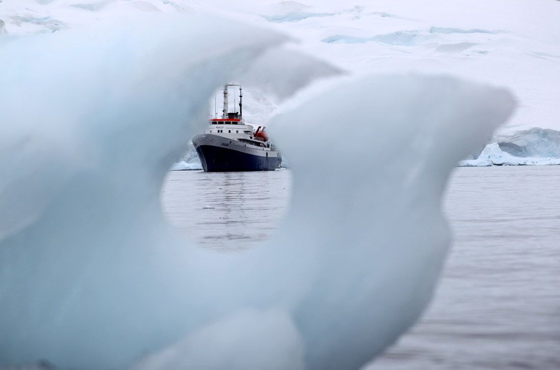 Focusing on an Antarctica vessel through an iceberg